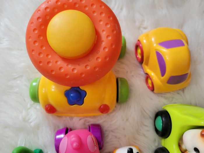 Lot jouets qui roulent - photo numéro 3