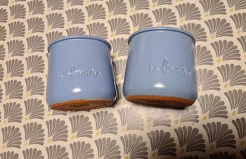 2 pots. En terre cuite vernissé. Bleu. H 6cm, Diamètre 6.5. La fermière