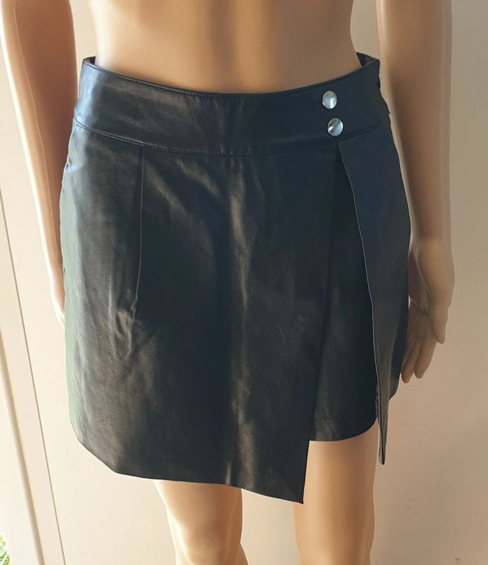 💜 Jupe-short trapèze simili cuir
taille S 36 Cache Cache #emyfleury_36femme - photo numéro 4