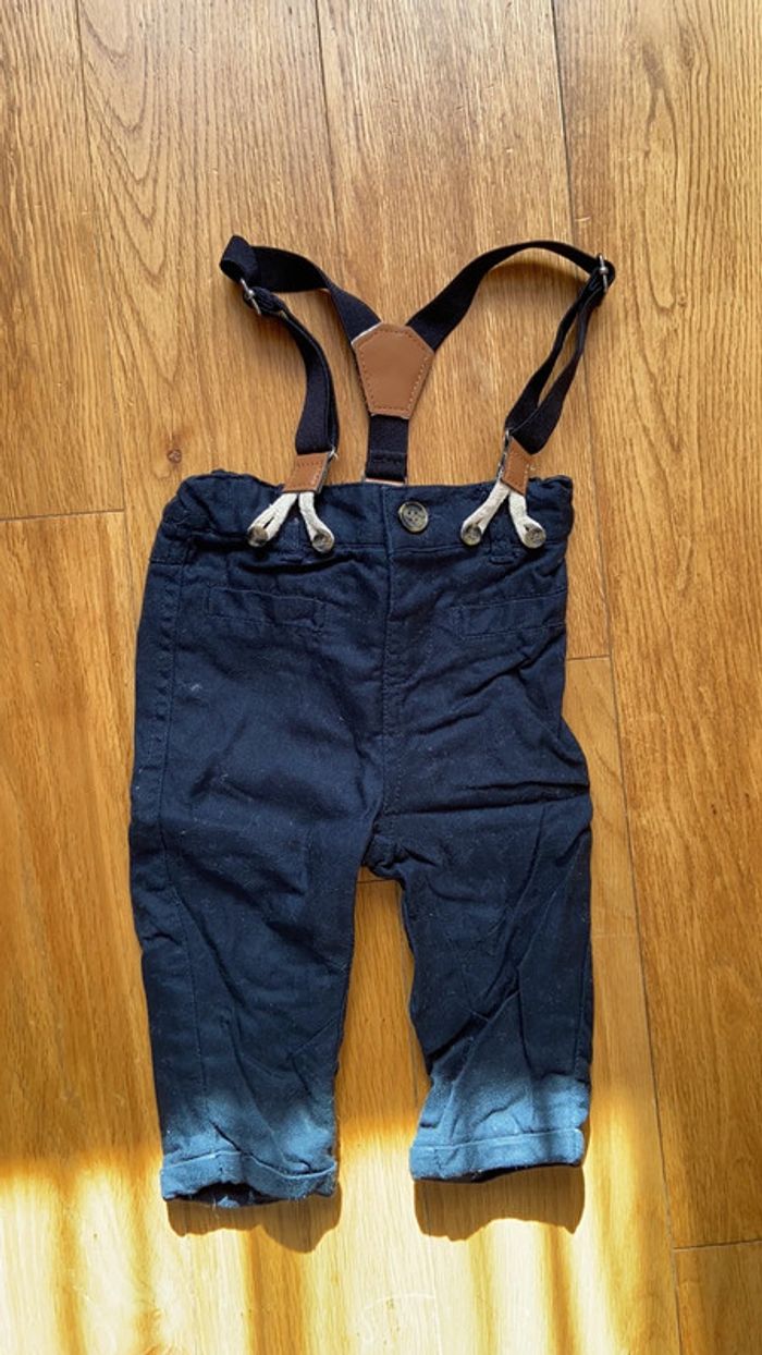 Pantalon à bretelles