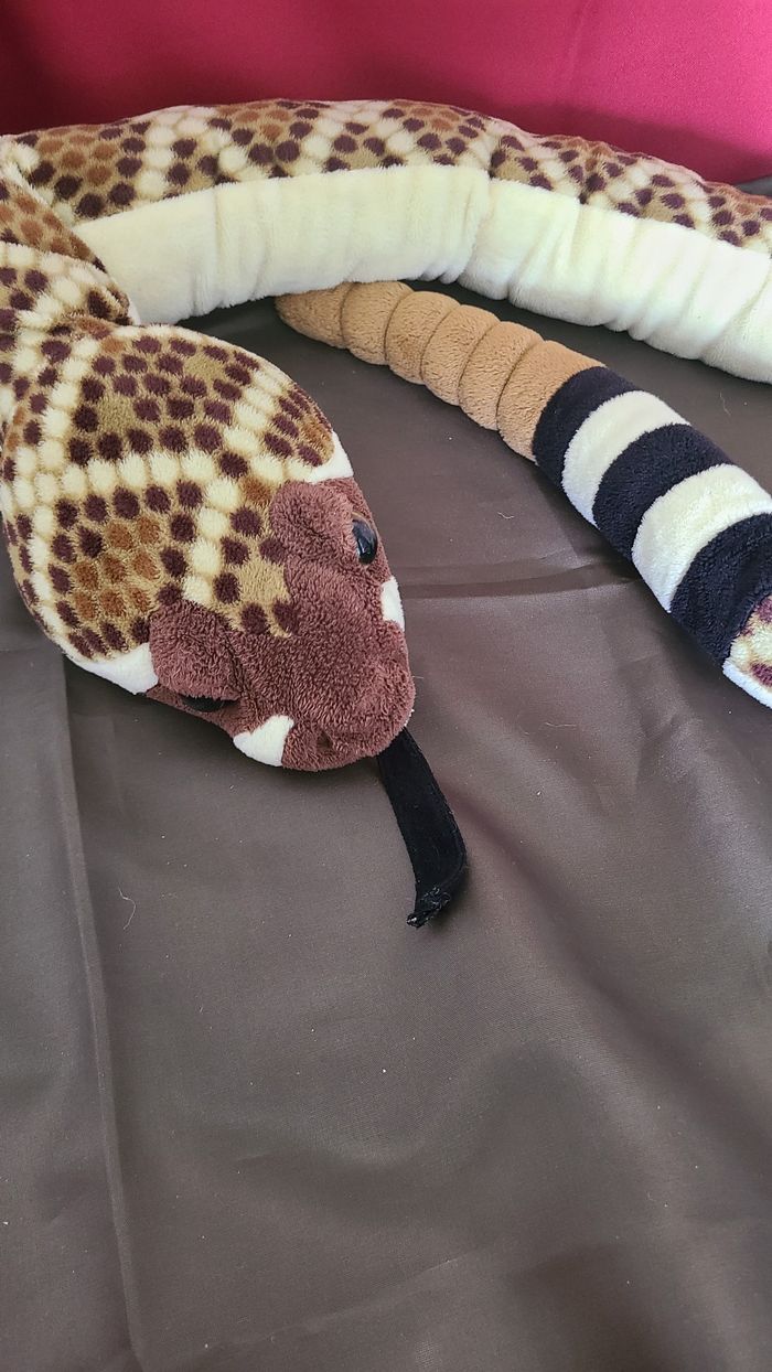 Wild Republic peluche Serpent à sonnette à dos de diamant 137 cm en peluche marron