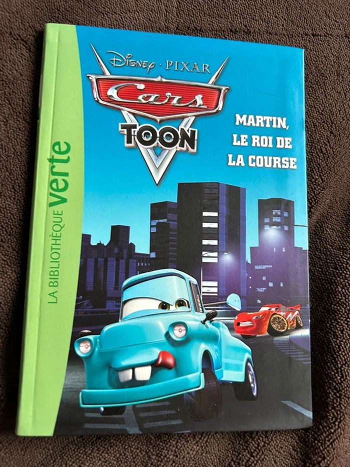 Livre la bibliothèque verte cars toon Disney