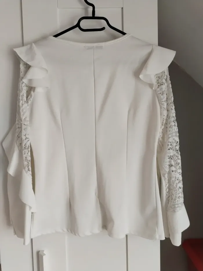 Tee shirt blanc avec dentelle - photo numéro 2