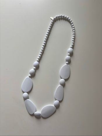 Collier blanc