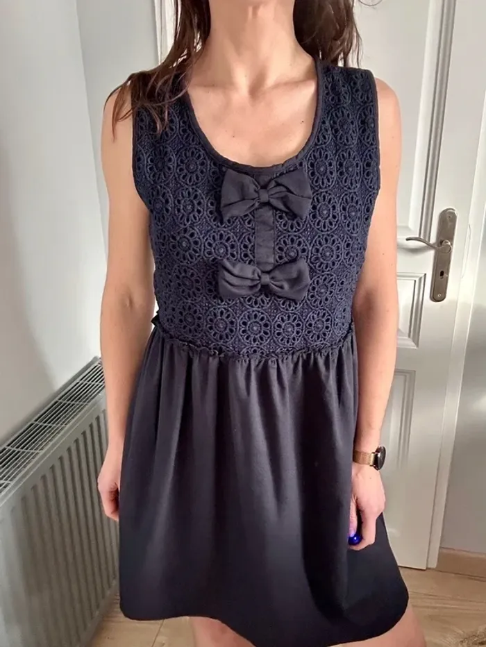 Robe bleu marine chic – dentelle & nœuds Molly Bracken S / 36 / 1 - photo numéro 4