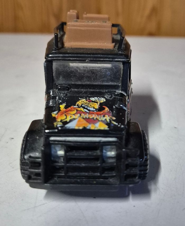 Majorette Toyota 1/36 – SUV custom Predator Daemonia miniature fantasy rock - photo numéro 2