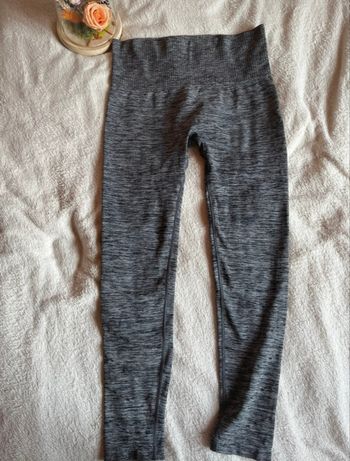 Legging de sport gris taille M de chez Workout en bon état