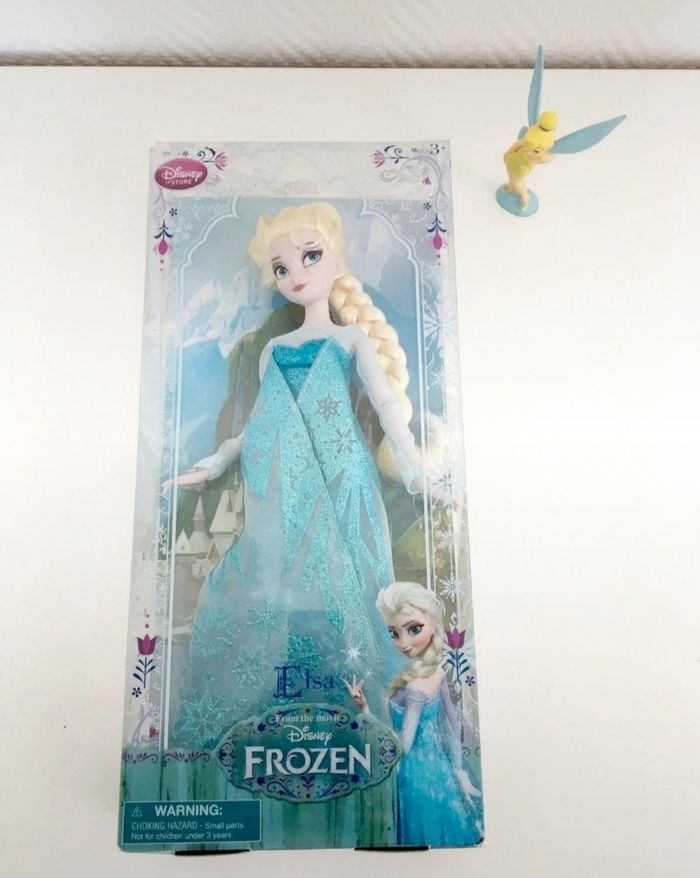 Poupée style barbie Elsa la reine des neiges