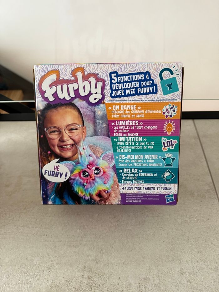 Furby brille dans le noir - photo numéro 2