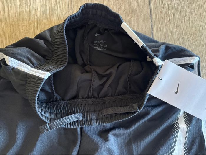 Short Nike dri-fit taille M 10-11 + ans neuf avec étiquettes - photo numéro 9