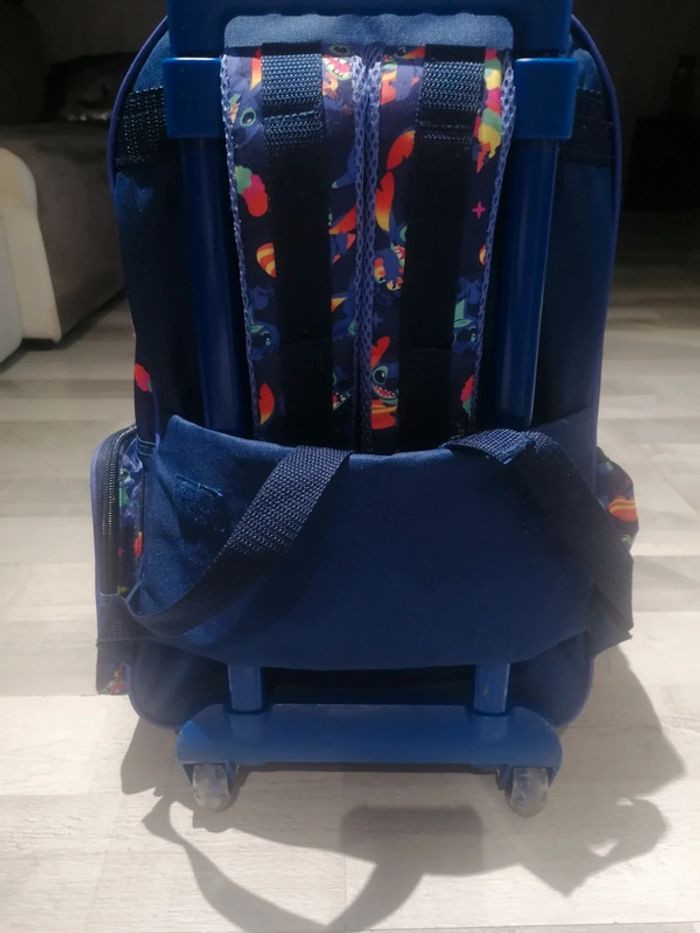Sac  dos et roulettes Stitch 🎒 - photo numéro 18