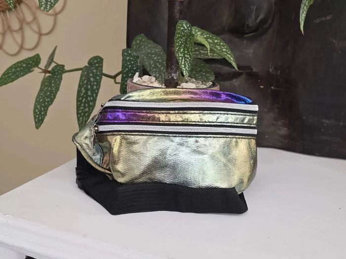 Banane iridescente multicolore – Accessoire stylé et pratique - photo numéro 4