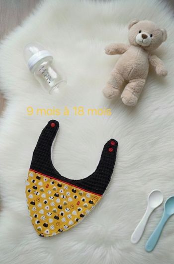 Bavoir bandana 9 mois à 18 mois Création fait main artisanale 