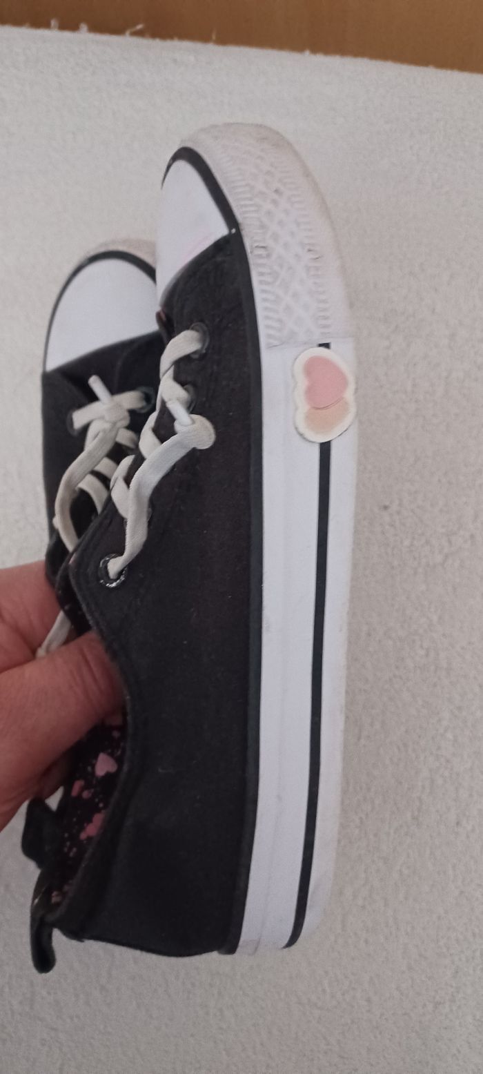 Très belle paire de baskets fille Pointure 33 - photo numéro 3