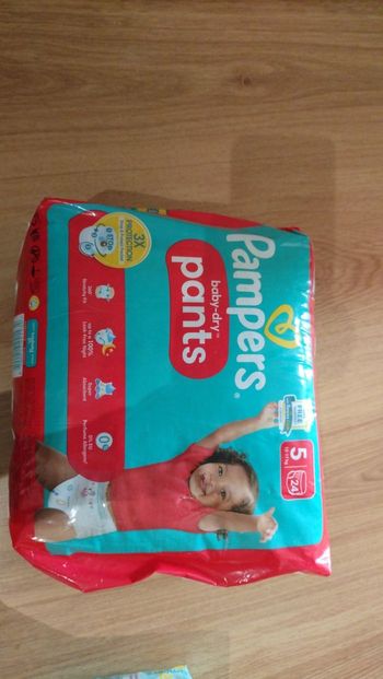 Paquet de couches Pampers pants taille 5