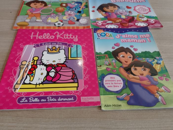 Lot de 4 livres, Dora et hello kitty - photo numéro 3