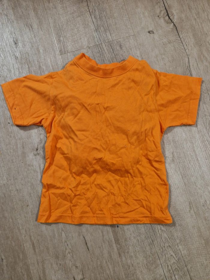T-shirt orange