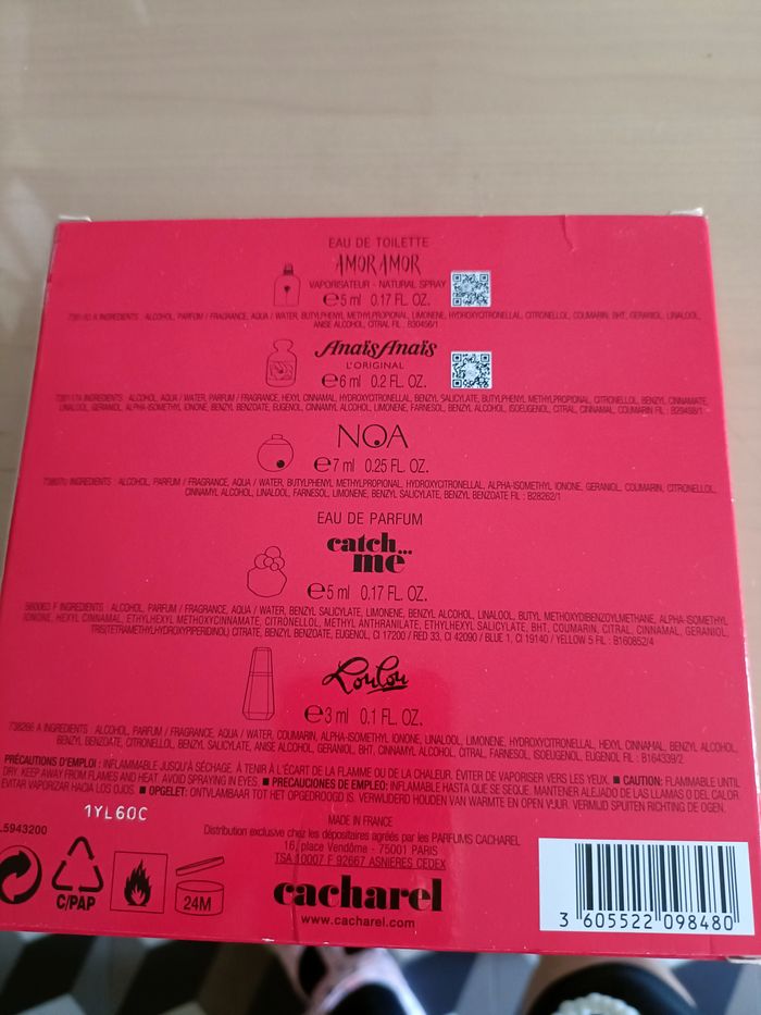 COFFRET CACHAREL 5 MINIATURES UNE DE 3ML, DEUX DE 5ML UNE DE 6ML ET UNE DE 7ML - photo numéro 2