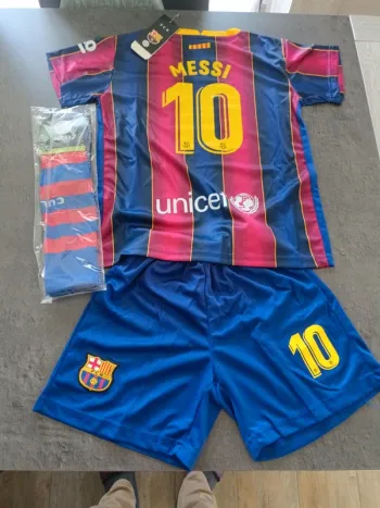 Tenue foot Léo Messi FC Barcelone. T.22