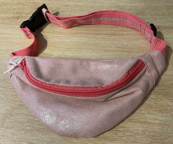 Banane rose pailletée