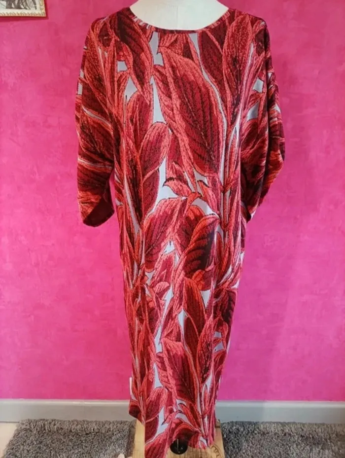 Robe bordeaux à manches courtes "chauve-souris" Zara taille M - photo numéro 2