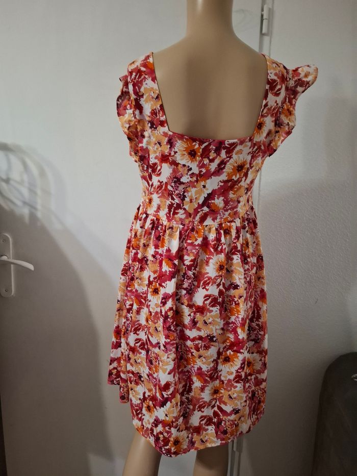 Robe ete fleuri taille 36 en très bon état Les mesures dans l'annonce - photo numéro 4