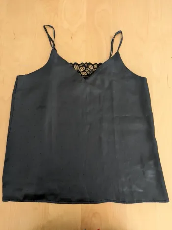 Caraco top a fines bretelles sarin et dentelle noir taille L Tex