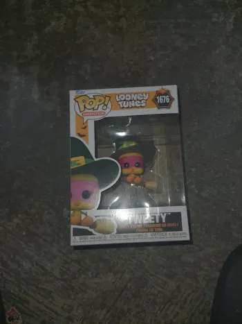 Pop 1676 tweety
