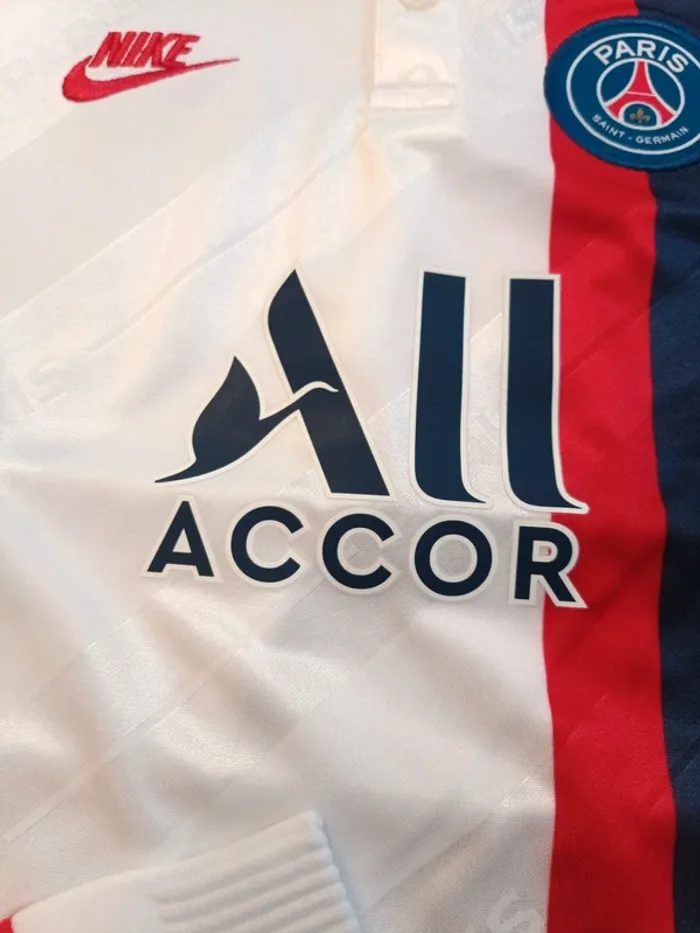 Tenue de foot PSG, Nike Authentique Officiel taille enfant 5/6 ans, Neuf - photo numéro 5