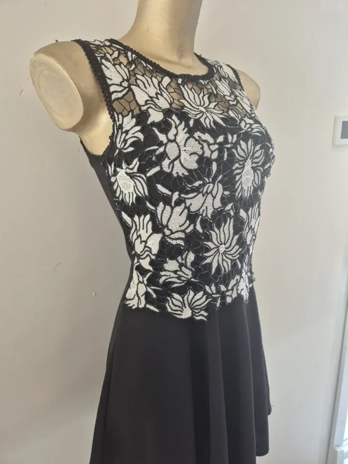 Robe légère noire et blanche - Taille S - Élégante & estivale" - photo numéro 4
