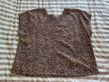 Haut kiabi taille 4XL porté 2 fois soit 58-60