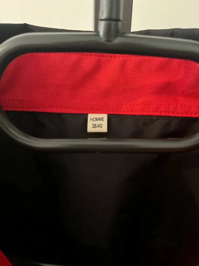 Chemise noire et rouge Taille 38/40 - photo numéro 2