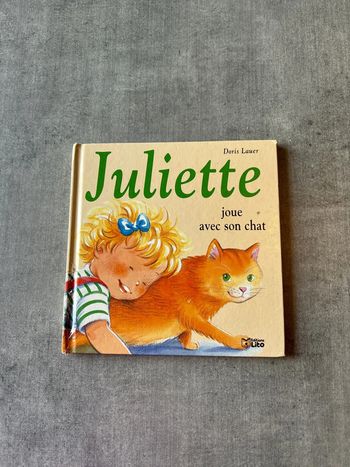 Livre Juliette joue avec son chat