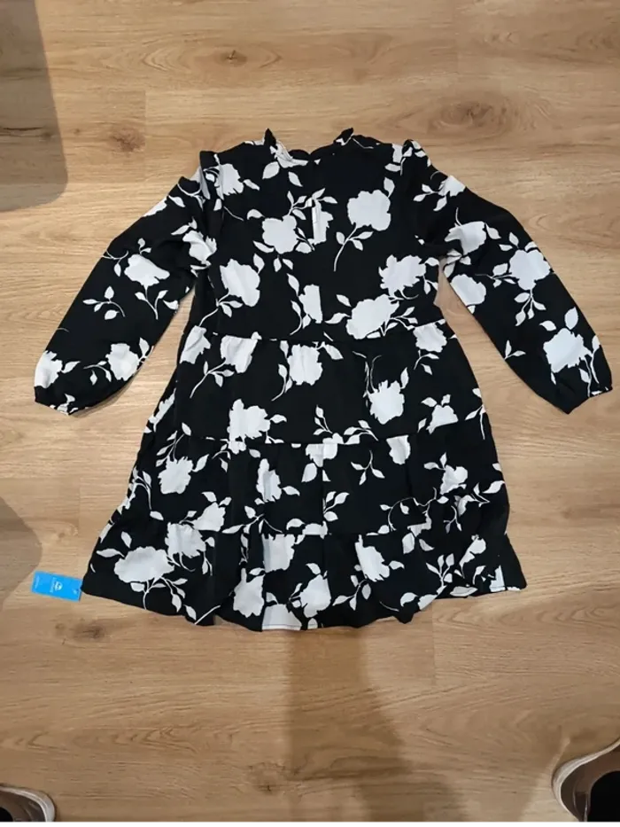 Robe courte à volants cupshe taille M(38) neuve