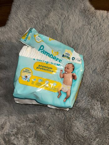 Couches Pampers taille 0 / naissance