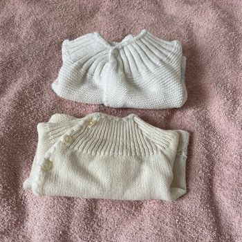 Lot de 2 gilets taille 1 mois