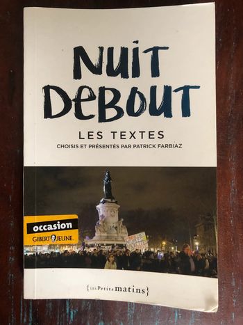 Livre broché "nuit debout"