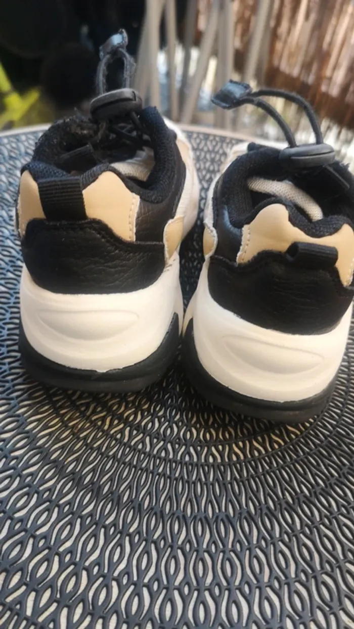 Basket taille 24 noir & beige - photo numéro 4