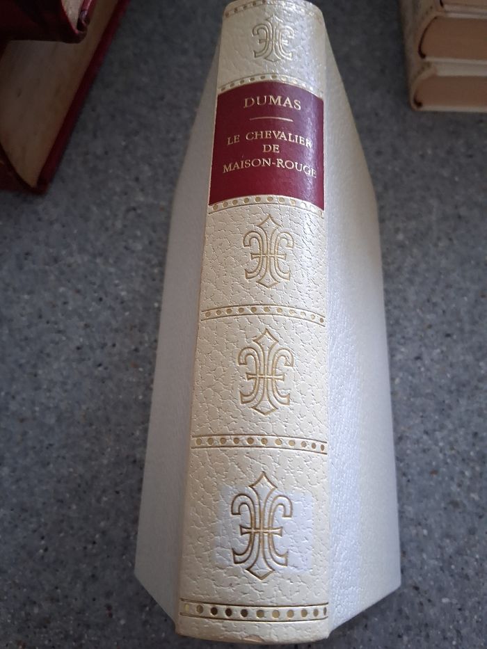 Le chevalier de maison rouge " Alexandre dumas