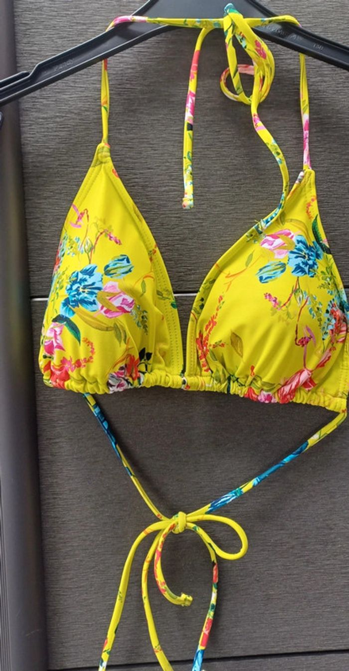 Haut de bikini neuf, triangle. Pièces taille large