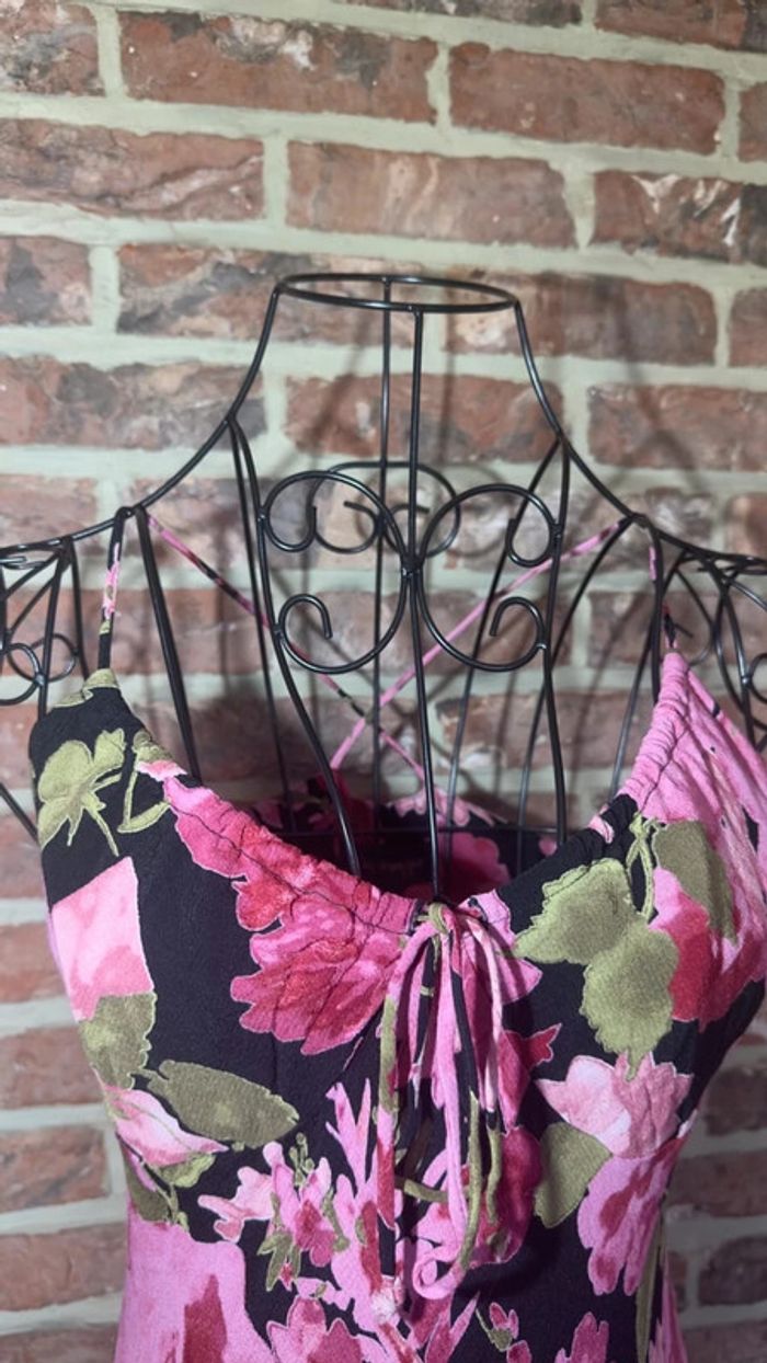 Robe noire à fleurs roses asymétrique - photo numéro 3