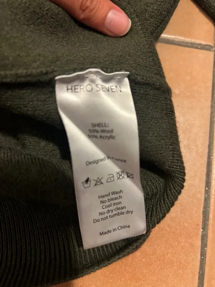 Pull vintage Hero seven en laine (50%) en très bon état - taille S - photo numéro 3