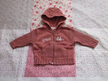 Gilet à capuche marron 3 mois