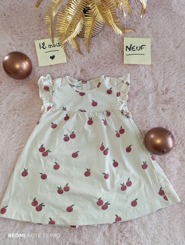 Robe neuve 12m pomme Vertbaudet