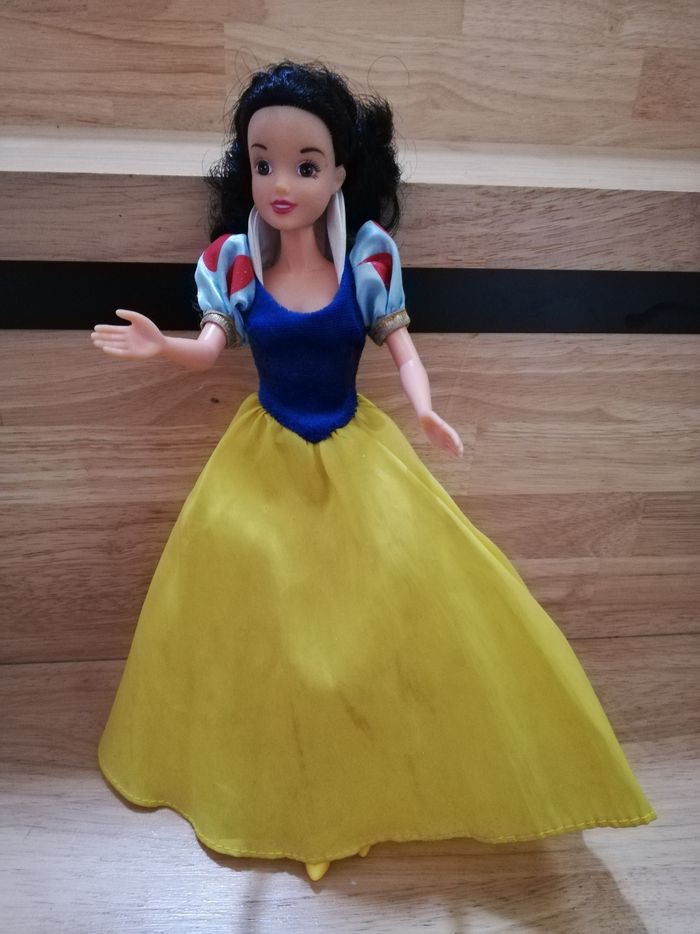 Poupée princesse blanche neige Disney