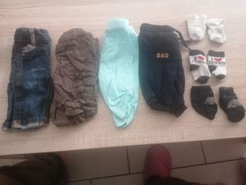 Lots pantalons et chaussettes