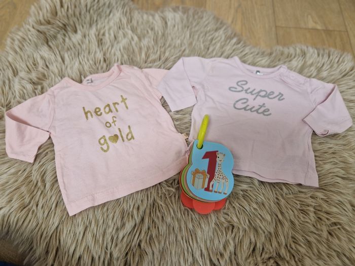 Deux hauts taille 1 mois comme neuf porté quelques fois