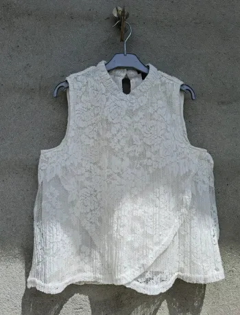 Débardeur blanc en dentelle