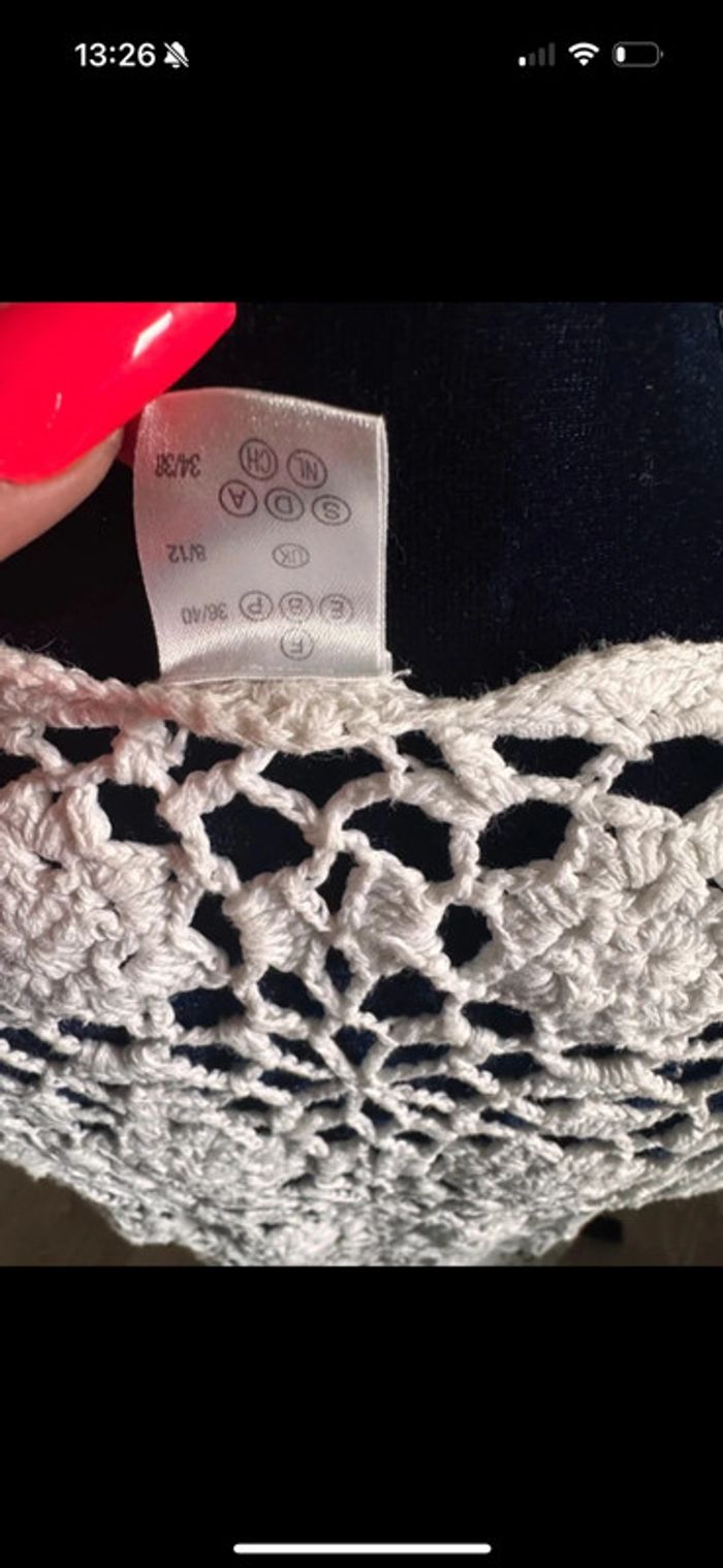 Très joli haut à trou - photo numéro 5