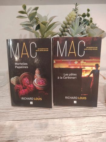 Lot de 2 livres brochés Richard Louis les pates à la carbonari et mortelles papalines tbe